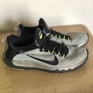 Nike running shoes Durable Mesh for perfect fit